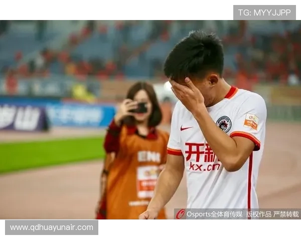 泪目!六冠王 C 宝退役后首谈复出:“我还没准备好说再见”(1) 泪目!六冠王 C 宝退役后首谈复出:“我还没准备好说再见”(1)