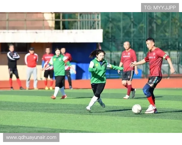 绿茵聚校友 热血续情怀!2025 纪中足球赛激战正酣 绿茵聚校友 热血续情怀!2025 纪中足球赛激战正酣